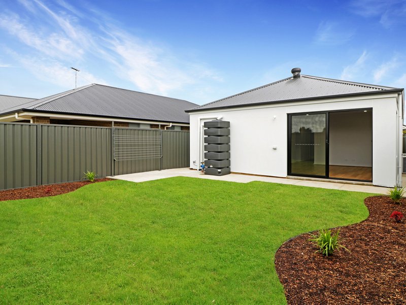 Photo - 11 Sandalwood Road, Davoren Park SA 5113 - Image 10