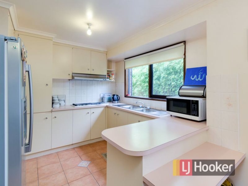 Photo - 11 Sarah Place, Hampton Park VIC 3976 - Image 2