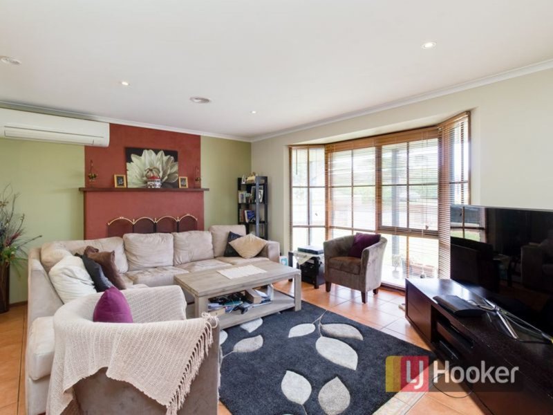 Photo - 11 Sarah Place, Hampton Park VIC 3976 - Image 3