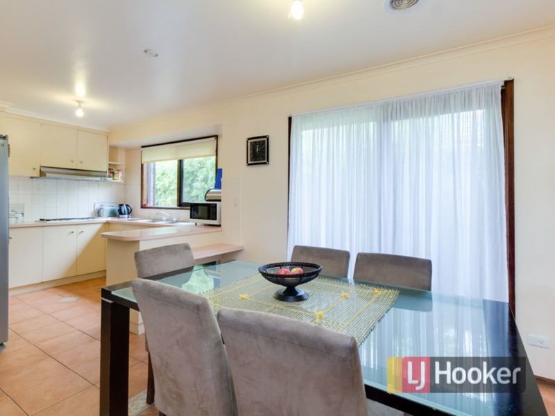 Photo - 11 Sarah Place, Hampton Park VIC 3976 - Image 4