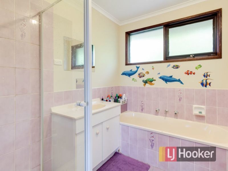 Photo - 11 Sarah Place, Hampton Park VIC 3976 - Image 7