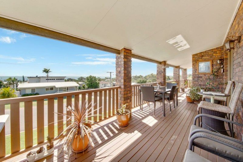 Photo - 11 Scallop Street, Tannum Sands QLD 4680 - Image 3