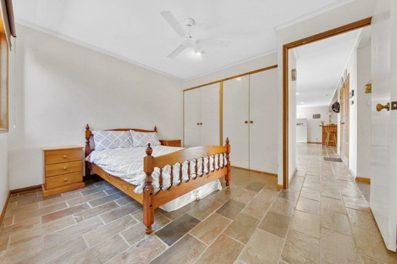 Photo - 11 Scallop Street, Tannum Sands QLD 4680 - Image 9