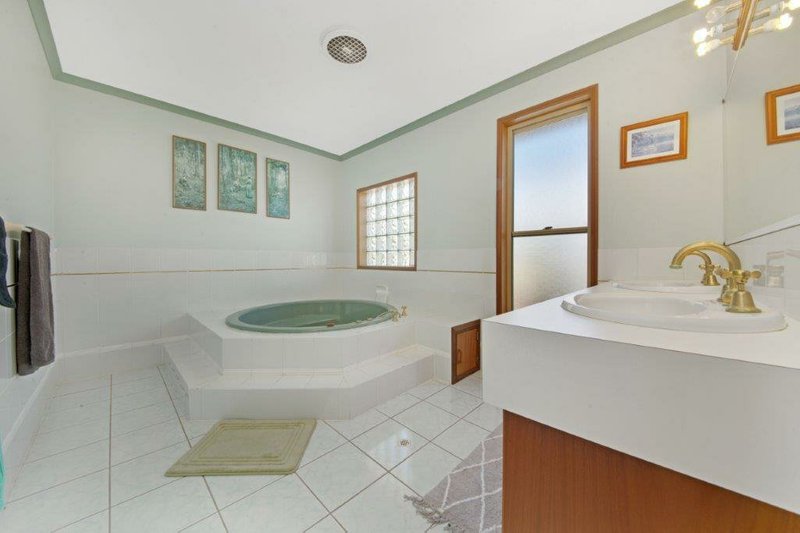 Photo - 11 Scallop Street, Tannum Sands QLD 4680 - Image 10