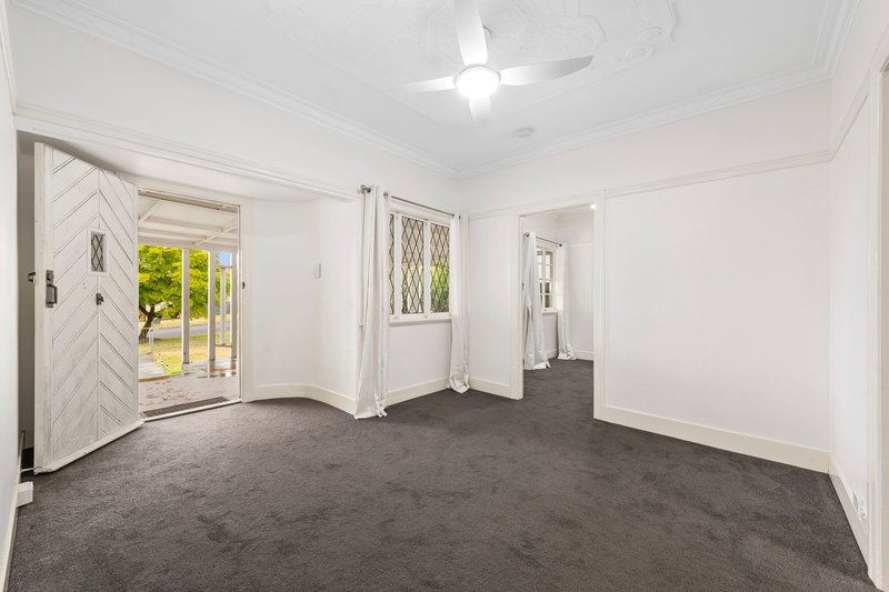 Photo - 11 Second Avenue, Harristown QLD 4350 - Image 2