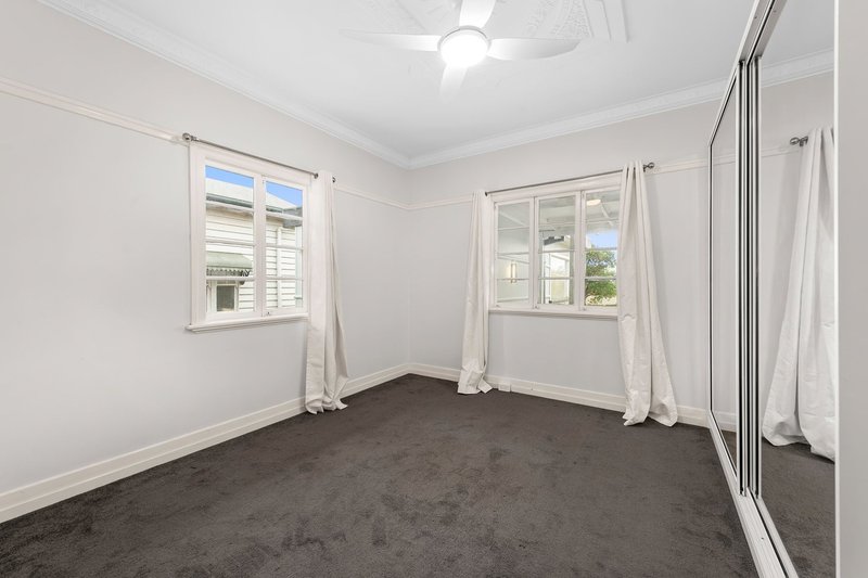 Photo - 11 Second Avenue, Harristown QLD 4350 - Image 3