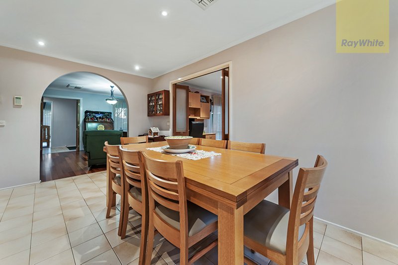 Photo - 11 Sedgefield Place, Craigieburn VIC 3064 - Image 4