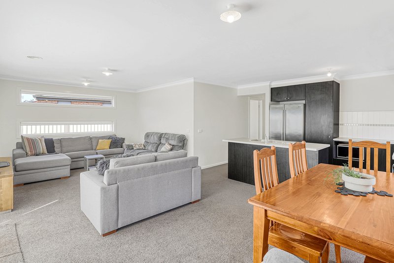 Photo - 11 Serenity Street, Pakenham VIC 3810 - Image 6