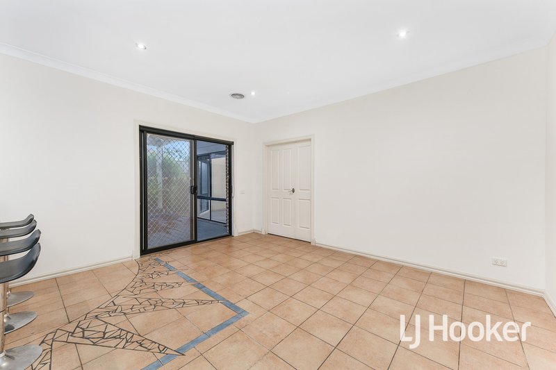 Photo - 11 Settlers Court, Pakenham VIC 3810 - Image 6