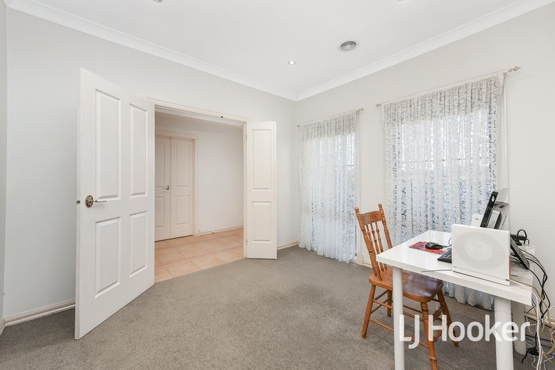 Photo - 11 Settlers Court, Pakenham VIC 3810 - Image 8