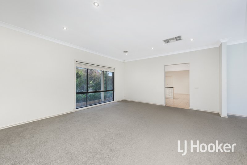 Photo - 11 Settlers Court, Pakenham VIC 3810 - Image 18