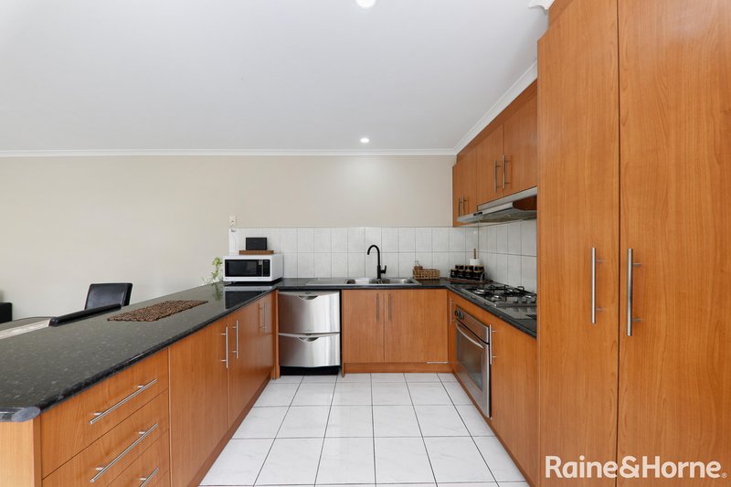 Photo - 11 Severn Court, Roxburgh Park VIC 3064 - Image 4