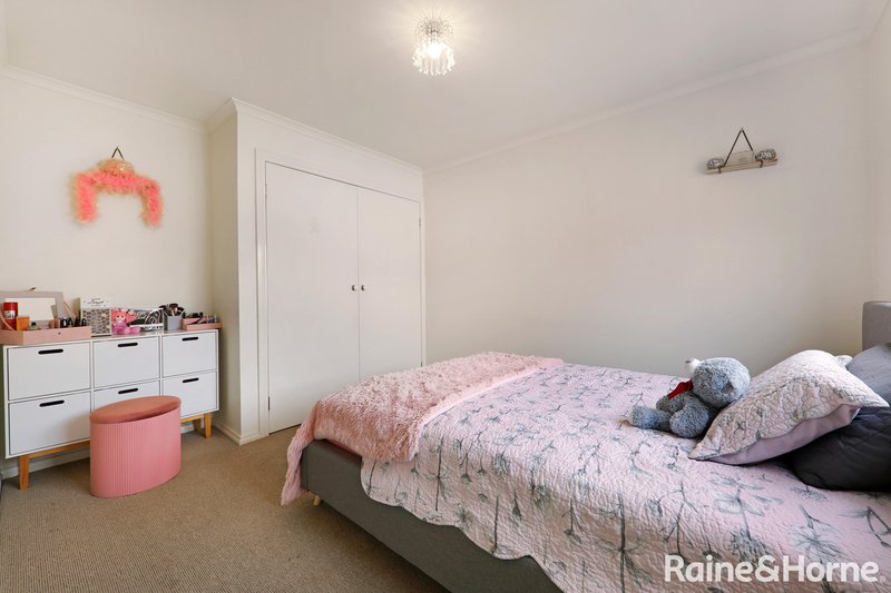 Photo - 11 Severn Court, Roxburgh Park VIC 3064 - Image 8