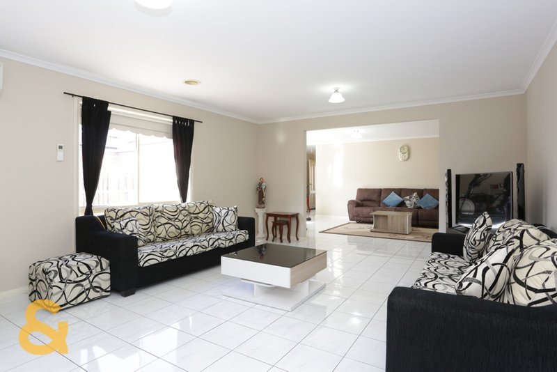 Photo - 11 Severn Court, Roxburgh Park VIC 3064 - Image 3