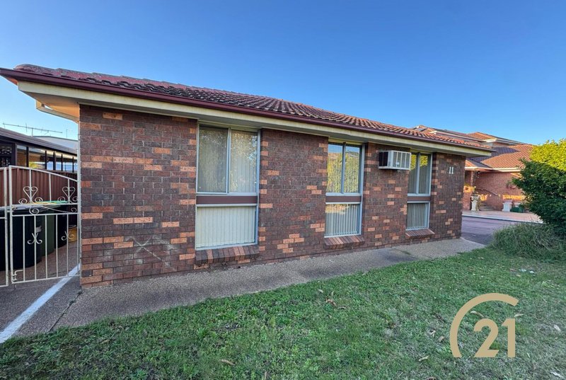 Photo - 11 Shakespeare Street, Wetherill Park NSW 2164 - Image 2
