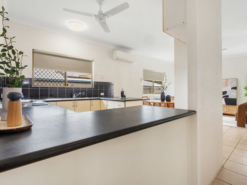 Photo - 11 Shamrock Avenue, Brinsmead QLD 4870 - Image 4
