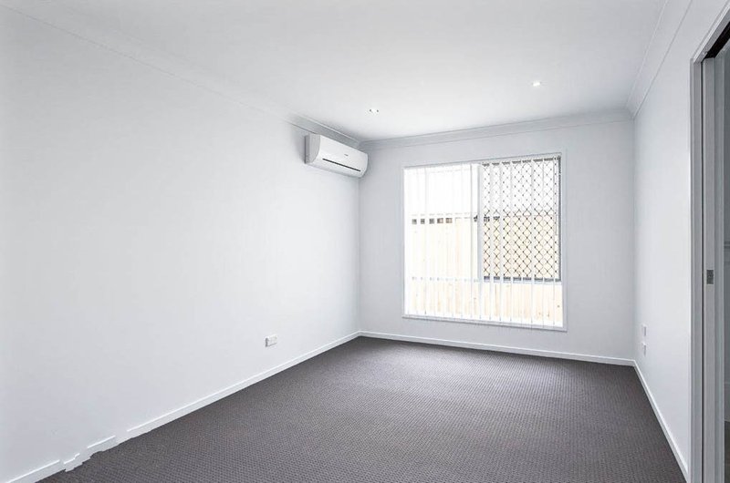 Photo - 11 Shelley Street, Redbank Plains QLD 4301 - Image 7