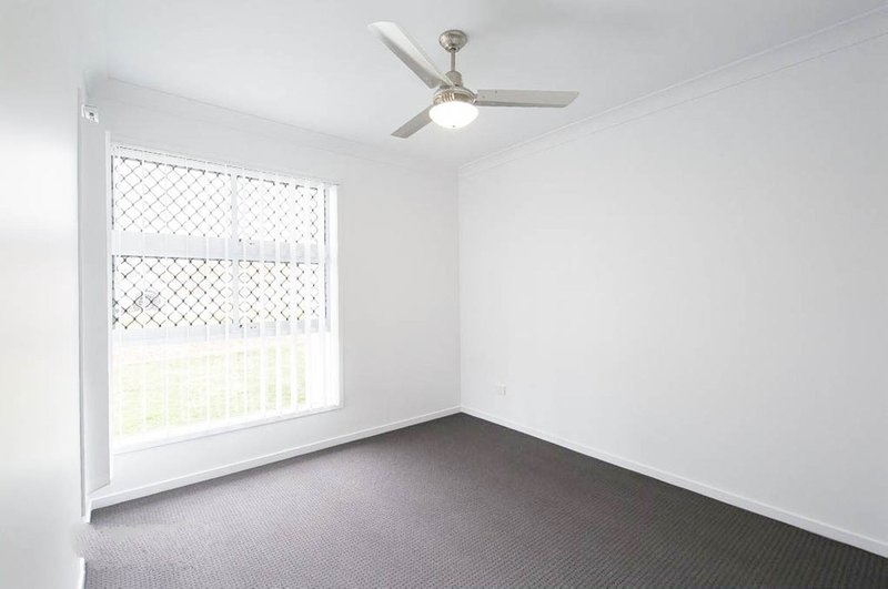 Photo - 11 Shelley Street, Redbank Plains QLD 4301 - Image 10