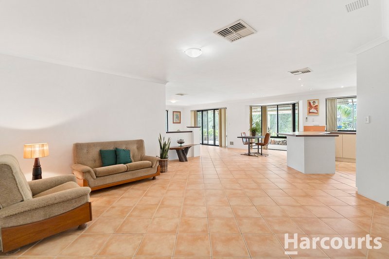 Photo - 11 Signet Court, Wannanup WA 6210 - Image 4