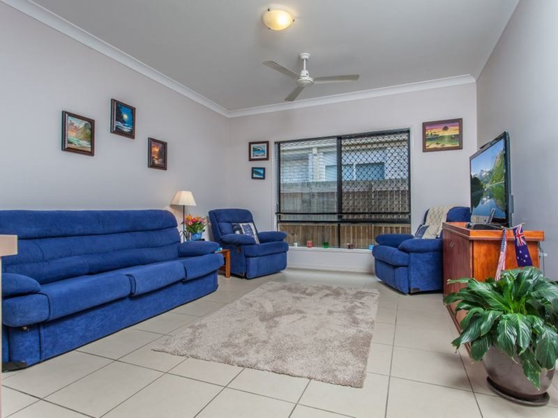 Photo - 11 Silkyoak Court, North Lakes QLD 4509 - Image 2