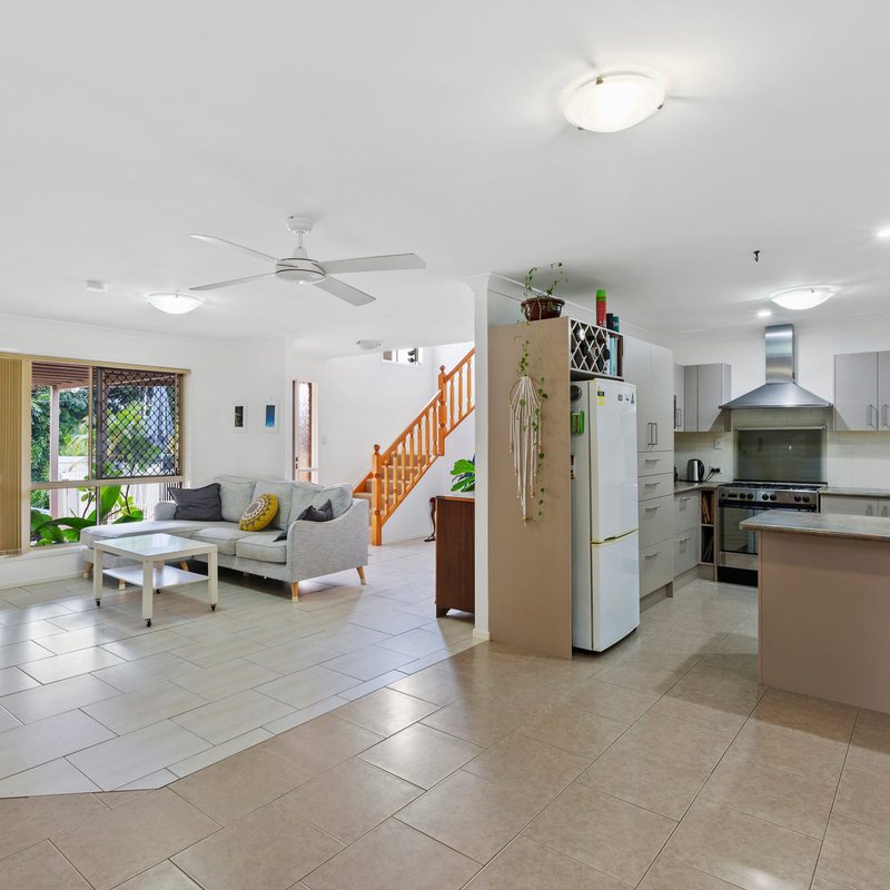 Photo - 11 Simpson Drive, Bilambil Heights NSW 2486 - Image 4