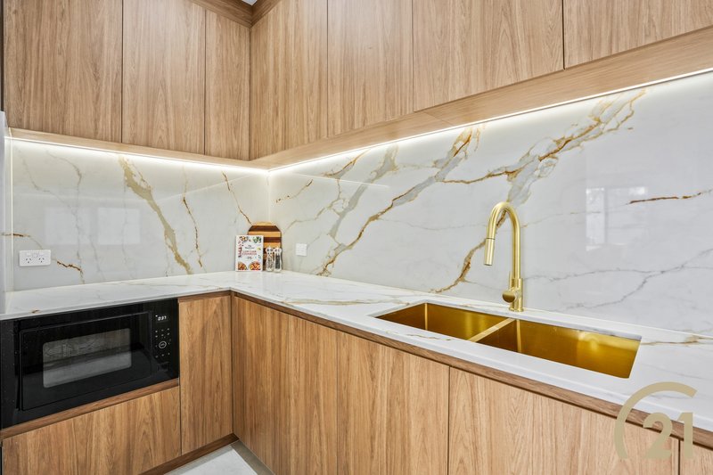 Photo - 11 Slender Avenue, Smithfield NSW 2164 - Image 5