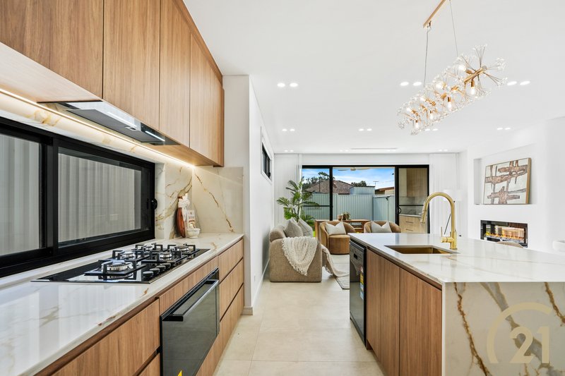 Photo - 11 Slender Avenue, Smithfield NSW 2164 - Image 6