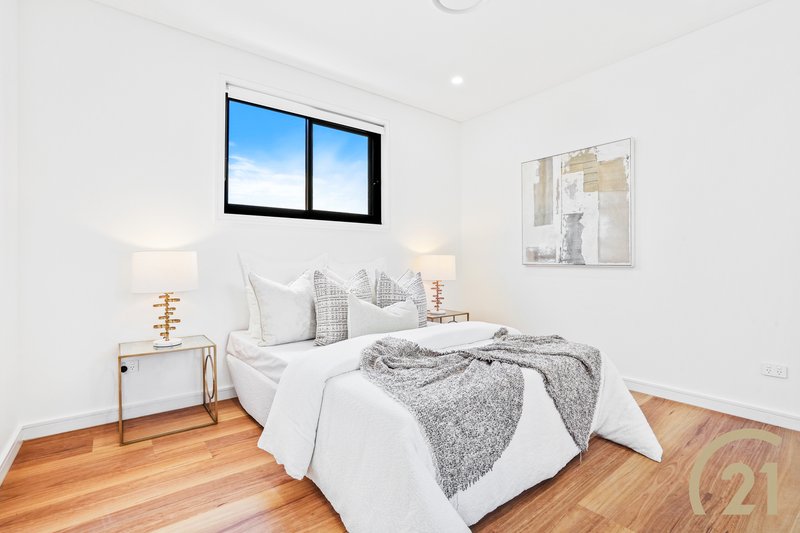 Photo - 11 Slender Avenue, Smithfield NSW 2164 - Image 15