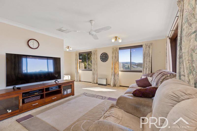 Photo - 11 Snubba Crescent, Tumut NSW 2720 - Image 3