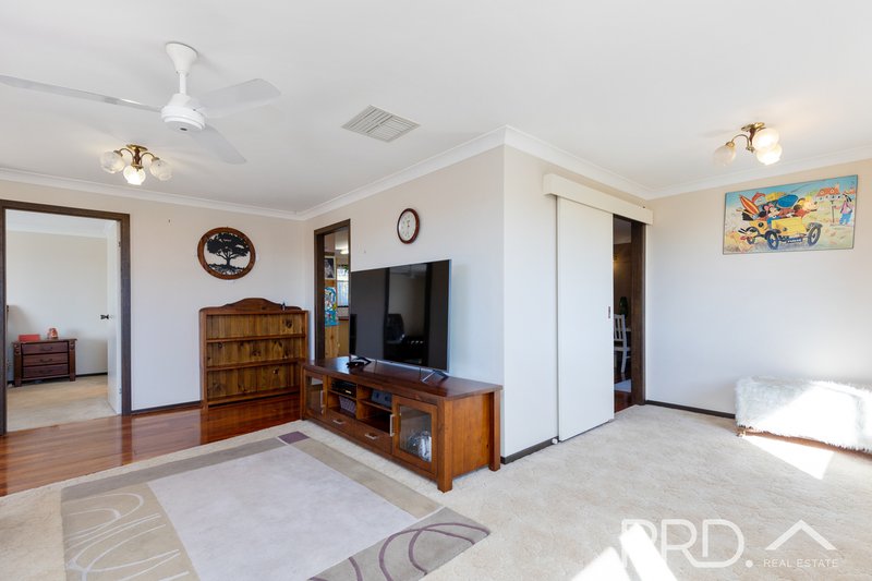 Photo - 11 Snubba Crescent, Tumut NSW 2720 - Image 5