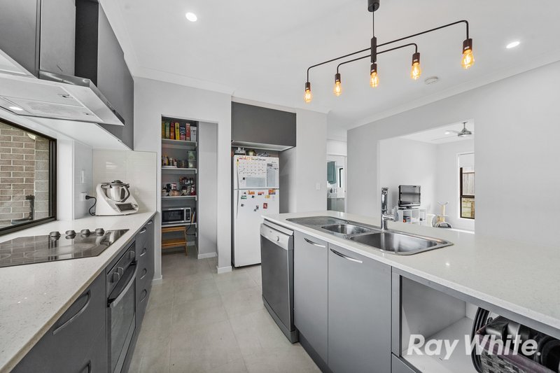 Photo - 11 Soe Street, Redbank QLD 4301 - Image 2