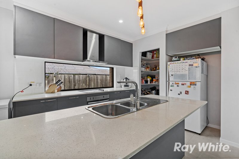 Photo - 11 Soe Street, Redbank QLD 4301 - Image 3
