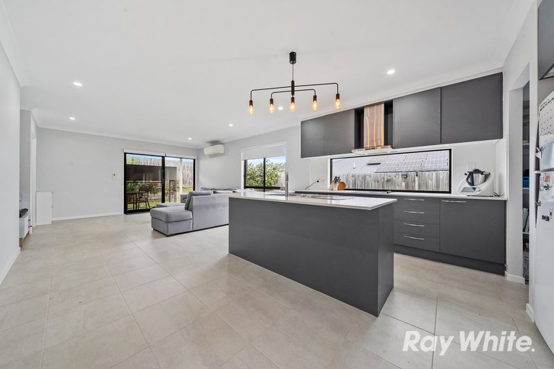 Photo - 11 Soe Street, Redbank QLD 4301 - Image 4