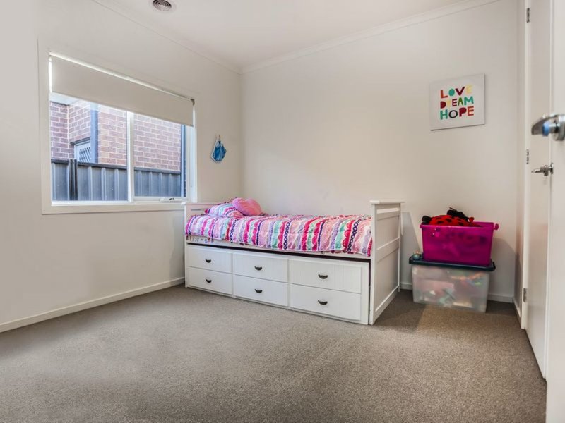 Photo - 11 Somersby Road, Craigieburn VIC 3064 - Image 8