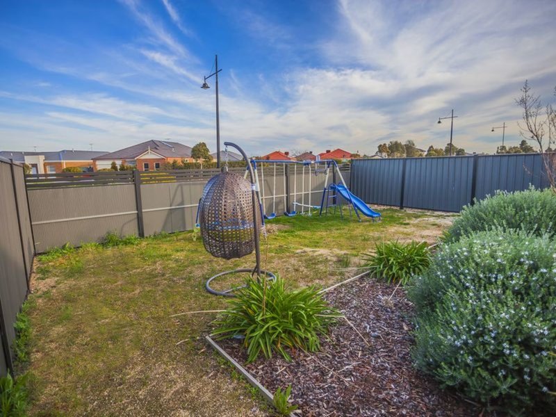 Photo - 11 Somersby Road, Craigieburn VIC 3064 - Image 10