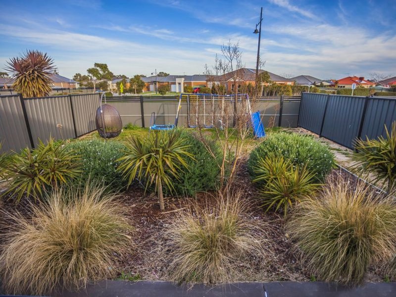 Photo - 11 Somersby Road, Craigieburn VIC 3064 - Image 11