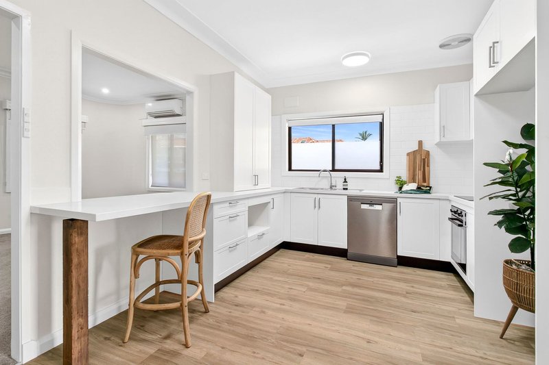 Photo - 11 South Creek Road, Dee Why NSW 2099 - Image 4