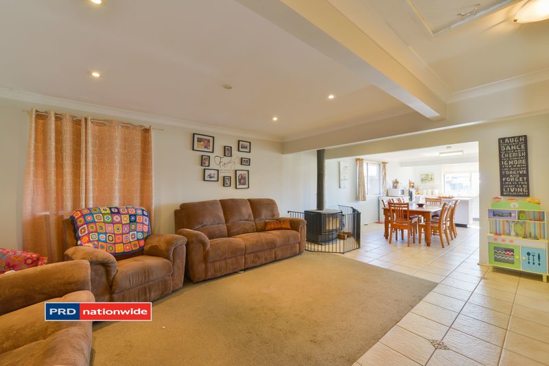 Photo - 11 Southview Street, Tamworth NSW 2340 - Image 4