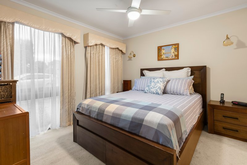 Photo - 11 Sparkford Road, Craigieburn VIC 3064 - Image 2