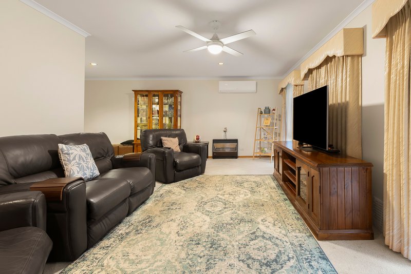 Photo - 11 Sparkford Road, Craigieburn VIC 3064 - Image 6