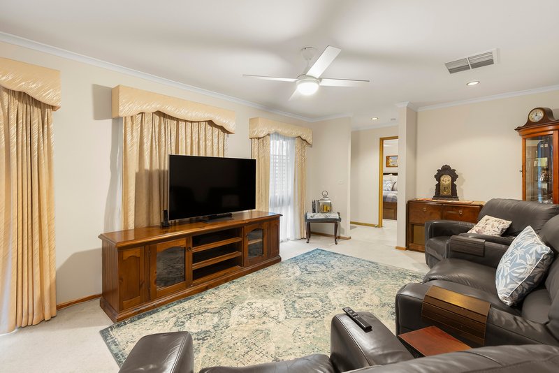 Photo - 11 Sparkford Road, Craigieburn VIC 3064 - Image 7