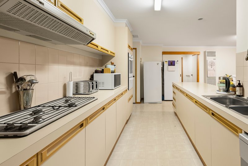 Photo - 11 Sparkford Road, Craigieburn VIC 3064 - Image 8