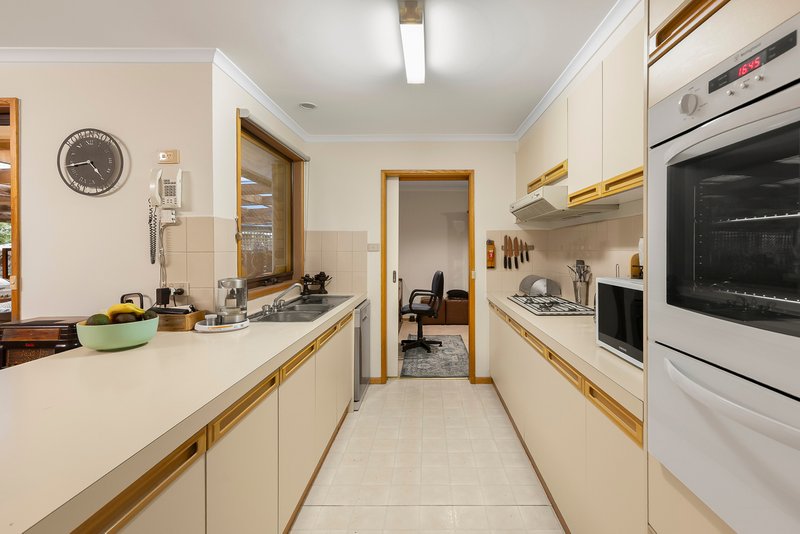 Photo - 11 Sparkford Road, Craigieburn VIC 3064 - Image 9