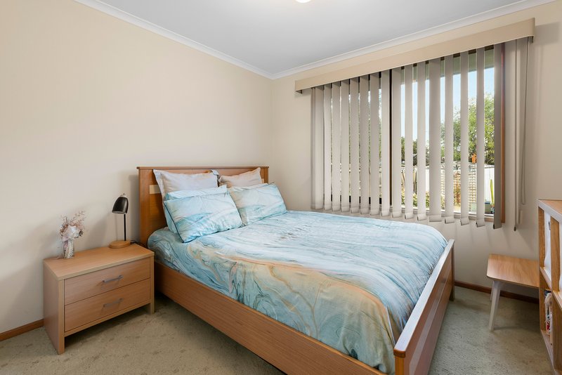 Photo - 11 Sparkford Road, Craigieburn VIC 3064 - Image 13