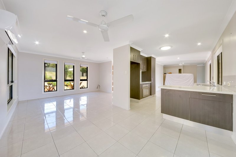 Photo - 11 Spence Court, Kirkwood QLD 4680 - Image 2