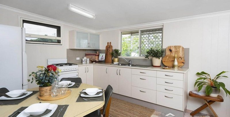 Photo - 11 Spence Street, Mount Gravatt East QLD 4122 - Image 4