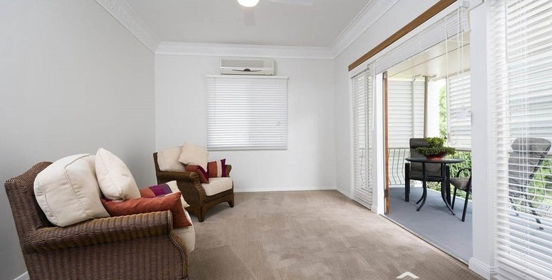 Photo - 11 Spence Street, Mount Gravatt East QLD 4122 - Image 9