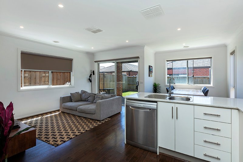 Photo - 11 Spinner Way, Point Cook VIC 3030 - Image 3