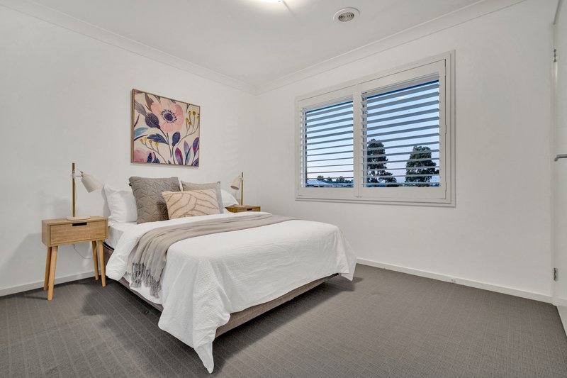 Photo - 11 Spirited Circuit, Craigieburn VIC 3064 - Image 17