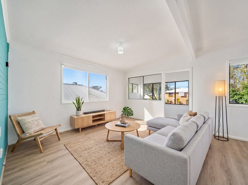 Photo - 11 Sportsground Street, Redcliffe QLD 4020 - Image 2